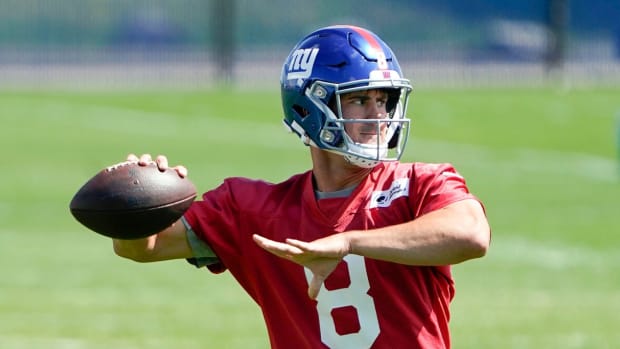 New York Giants quarterback Daniel Jones (8) throws the ball during the Giants OTA practice at the Quest Diagnostic Training Center on Thursday, May 27, 2021, in East Rutherford.